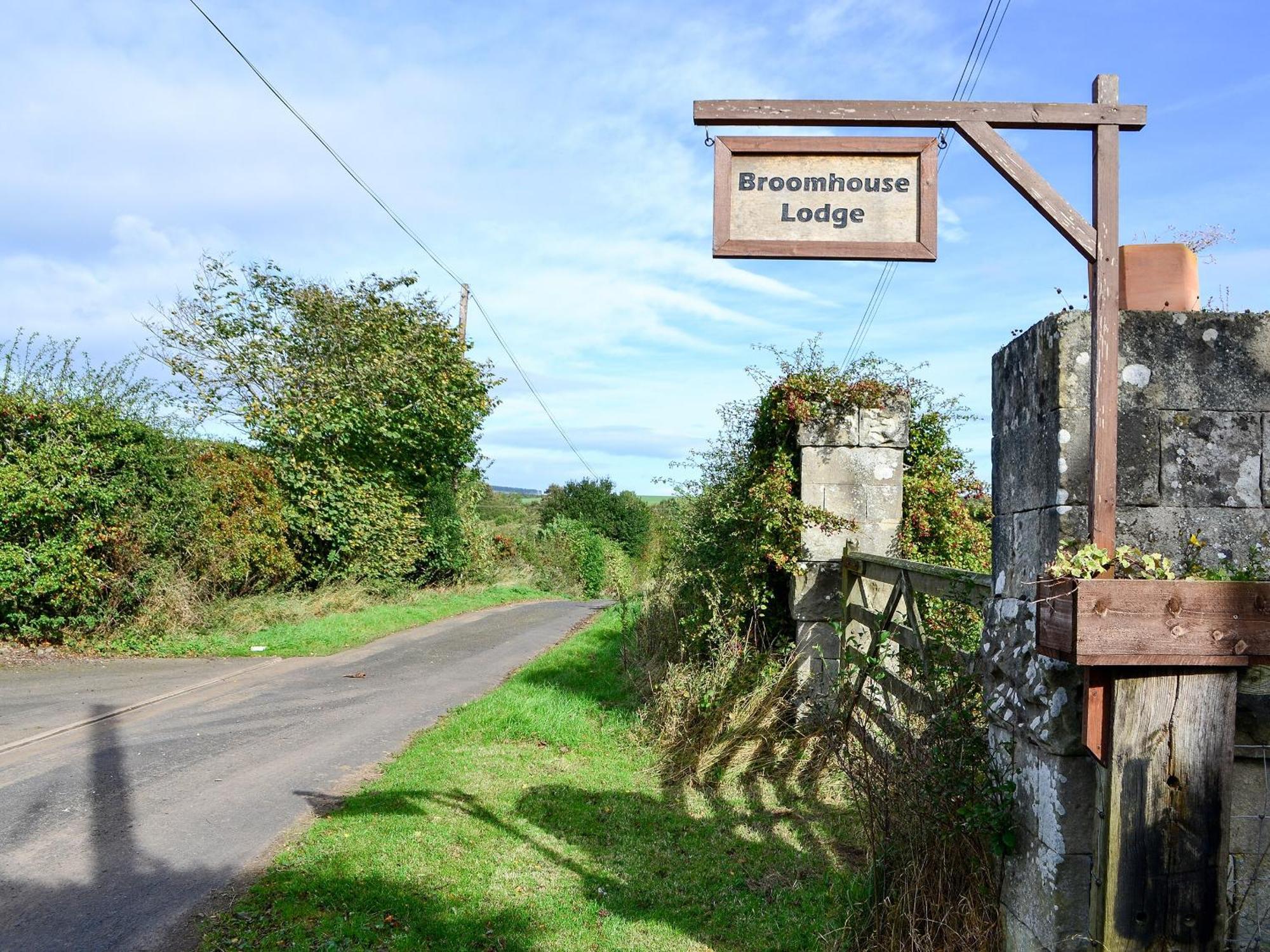 Broomhouse Lodge Edrom Exterior photo